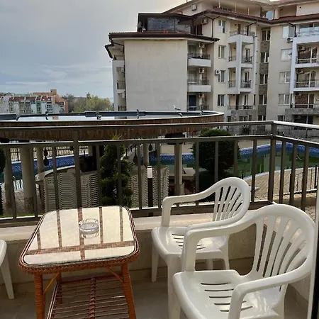 Sunny Hills Apartment *